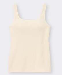 GU | ブラフィールスクエアネック タンクトップ 商品番号:349006 30 NATURAL WOMEN S ¥1,290 ブラのいらないカップ付きインナータンクトップ。シンプルなデザインながらも、デコルテをきれいに見せてくれるスクエアネックが特徴です。さらに程よく表面感のあるランダムリブが大人っぽい印象を与えてくれます。自然な丸みのバストカップで服を着たときもナチュラルに胸を美しく見せる1着。(タンクトップ)