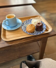 紅茶のスコーンとカヌレとコーヒー | 食器/キッチン