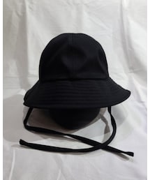 roundabout | Pique Sun Hat/清潔なイメージもなるピケを使用したことにより、コーデュロイと比べて畝がしっかりと入っている。
60'sのU.S.ARMYのサン・ハットをベースに幼い子供が被っている日除けの帽子の要素をミックスしたイメージ。(ハット)