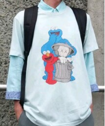 UNIQLO | ゴミ箱入ったキャラの名前なんなん。(トップス)