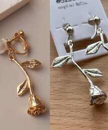 ローズイヤリング色違い | 片方ずつ紛失したので金具を統一させて使うことに。(イヤリング)