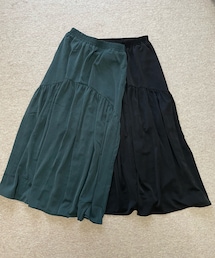 しまむら | ilsoloreコラボ。TT YO Tサテンティア87 (濃黒、濃緑)地模様が入った少し光沢のある生地。(スカート)