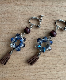 Handmade | ガラスビーズ×ウッドビーズ×100均のタッセルで作りました。(イヤリング)