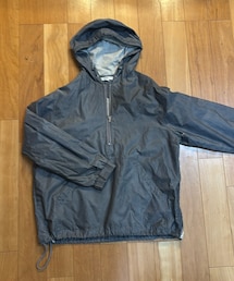 used | TOMMY HILFGERというブランドタグがついています。おそらくブランド名です。マウンテンパーカーにしていますが、一応アノラックパーカーです。(マウンテンパーカー)