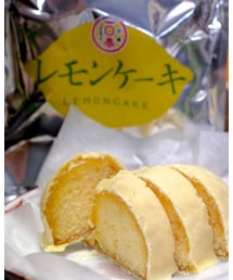 うさこのスウィーツ同盟会 | 　茂木一まる香のレモンケーキ♪オレンジピールとあんずで甘さを出しつつレモンを想起させる柑橘感。そしてめちゃしっとりしてる♪(その他)