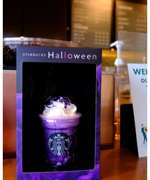 うさこのスウィーツ同盟会 | 　同盟会界隈で流行りのハロウィンパーポーフラペチーノ美味しかった♪紫はこの味にちなんでるのね(^o^)フォトスポットに置いて撮影するミーハーなオッサン。(その他)