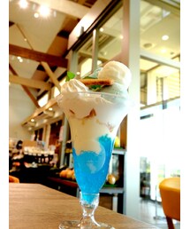 うさこのスウィーツ同盟会 | 　道の駅ふくしまは、食べ物も物産も最高な道の駅でした。昼ごはんに(←！？)渚のseasideパフェ♪ラムネソフトや塩バニラ、パンナコッタにブルー桃ゼリー(*‘ω‘ *)♪(その他)