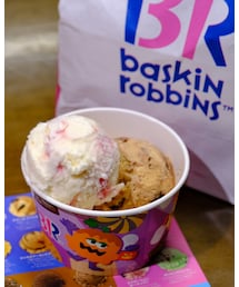 うさこのスウィーツ同盟会 | 　以前ありさんが推してたの31ストロベリーチーズケーキ。。。の下の推しのジャモカアーモンドファッジも食べる気なオッサン。(その他)