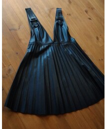 ZARA | フェイクレザープリーツサロペットスカート(サロペット/オーバーオール)