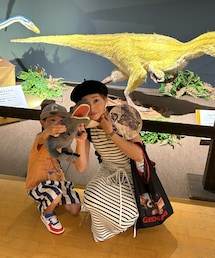 恐竜見に行ったよ | 恐竜の前にゲーセンでジェラシックワールドぬいぐるみをGETしたのにお土産屋さんでもモササウルスぬいぐるみを買わされた。(その他)