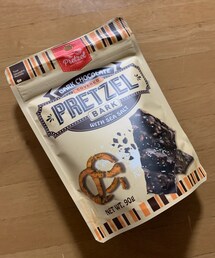 スウィーツ同盟会 | シーソルト入りのチョコ🍫これもKALDIで購入。不規則に割れた感じのチョコが入ってて。さらにそれを食べやすく割って食べました😋(その他)