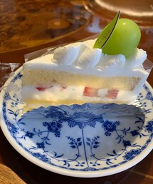 うさこのスウィーツ同盟会 | シャインマスカットショートケーキ🍰中にはスライスした🍓です(その他)