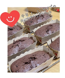 うさこのスウィーツ同盟会 | 長女と作ったミニサイズのパウンドケーキ。3回に分けて作る&焼くをしたのですが…。1回目の時、粉の量を大間違いしてしまって。オーブンに入れてから気づきました(T^T)できあがって食べてみたら、生チョコっぽくて、これはこれで美味しかったけど。見た目が💦この写真は、成功ver.です𐤔𐤔𐤔𐤔(その他)