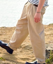 BEAMS PLUS | 2プリーツ チノ トラウザーズ　¥14.300(チノパンツ)