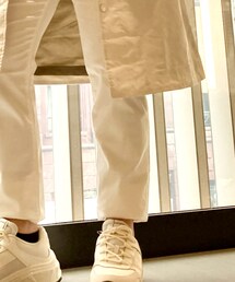 EMPORIO ARMANI | ストレッチが効いており、細身でスッキリしたシルエット(チノパンツ)