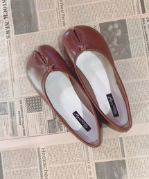 Isn't She? | バレエシューズ