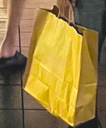 UNIQLO | コレはユニクロで買い物した時に貰った紙袋。ちょっとふざけて登録した。(その他)