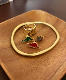 そねっちʕ•ᴥ•ʔ | そねっちにいただいた化石付き恐竜ピアス🦕(ピアス(両耳用))