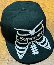 Supreme  | Supreme®/New Era® Bones Box Logo 73/8 〔25ss〕(キャップ)