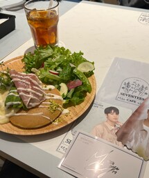 ミンギュのパンケーキ🥞 | アボカドと生ハムがのったパンケーキ🥞たくさんのミンギュに囲まれて至福の時間♥️(その他)