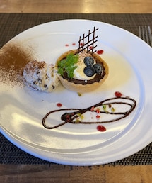 うさこのスウィーツ同盟会 | チョコレートタルト🥧横にあるムースはお酒入りで食べられず😭アルコール一切ダメなのでこういう時悲しいいいい(その他)