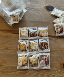 うさこのスウィーツ同盟会 | 一口サイズのおかき♡甘いザラメとお醤油味を交互に食べるのが好き^_^(その他)