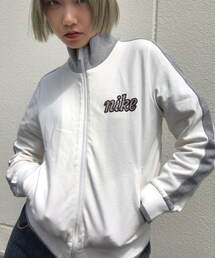 NIKE | スワロフスキーが胸元に埋め込まれた nike のトラックジャケット☺️色味も珍しくて可愛くて素敵です😊(ジャケット/アウター)