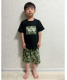 GUルームウェア🦖 | 120cm 乱入してボクも撮ってとおすまし顔👦🏻お風呂入っておニューのルームウェアの👦🏻🦖大好きでお気に入り♡Tシャツは保育園にも着て行ってます🤭(セットアップ)
