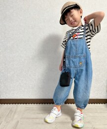 肩ひもずり落ち直し中の👦🏻 | 🏷#ずり落ち族 うさこちゃん、ありちゃん、あこちゃんや他のWEAR友さんも肩紐ずり落ち仲間と知りなんか嬉しい🤝✨️母の私もです🙋♀️✨️(その他)