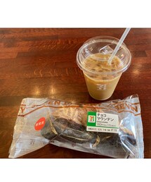 うさこのスウィーツ同盟会 | セブンの新発売チョコマウンテン🍫🍩とアイスコーヒー☕️(その他)