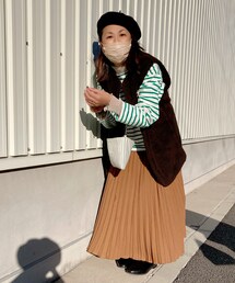 👦🏻とシミラールックの👩🏾🦰 | 着回しコーデ🪖👦🏻カメラマン📸またジルちゃん作サコッシュ、かこちゃん作キーホルダー、さりちゃん作tetoブローチ付けてhappy💕かこちゃんブローチ、さりちゃん📷見えず🙇♂️ピアスもしてたけど片方落としてしまい🤦♀️今再オーダー中🥺(その他)