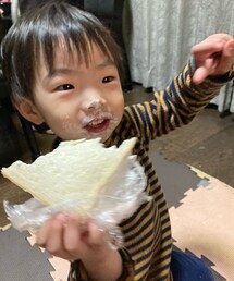 うさこのスウィーツ同盟会 | 職場で手作りフルーツ🥪祭り🍓💚🍇🍍🍐あり、🍓、シャインマスカット2つ、🍍🥪計4つもらって👩🏾‍🦰👧🏻各々💚🍇、👦🏻🍓🍍🥪食べた😋なんと職場で写真撮ったつもりが保存できておらず断面なし💦 い志かわの高級🍞🥪間違いない‼️(その他)