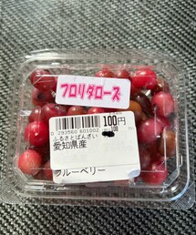 うさこのスウィーツ同盟会🫐 | 以前に投稿に書いた100円のブルーベリー🫐が赤い件🍒 味は美味しかった😋ブルーベリーとはまた違う味🤭(ラッピングキット)