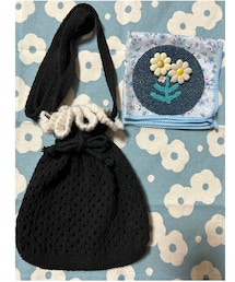 さりちゃん🎁のニットショルダーバッグとぷくりマーガレット🌼🌼 | 2024.7月に会った際、いただいた🎁のショルダーバッグ、ぷくりマーガレットブローチ2つ🌼🌼(ショルダーバッグ)