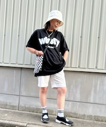 裾OUT ver. | Tシャツ裾アウトver. タックインとアウトどっちが良いかな⁉️なんかお腹膨らんでみえるけどただの🐷妊婦🤰じゃないよ😆(その他)