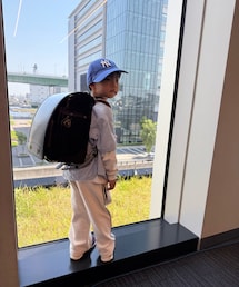 ラン活🎒✨️ | 靴は大好きな瞬足👟ニノニナ展示会にて🎒 黒色がやはり一番良いそう🖤まだ即決せず😌(ラッピングキット)