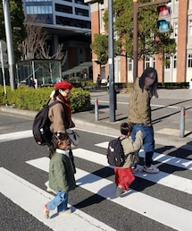 リアルアビイ・ロード👩🏻🦰👦🏻👩🏽👧🏻⁉️ | 👨さんの顔をゆっちんに合成させてもらった🤣 偶然のリアルアビイ・ロード撮れた😁ゆっちんナイス📸✨️(ポスター/アート)
