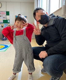 カローリング🥌の時のリアコ💡 | with パパ👨 1/29撮影 たまたまれい君とリンクしてた🤩 室内なので上履き🙈 外は👦🏻は白ニット帽と👟でした。(その他)