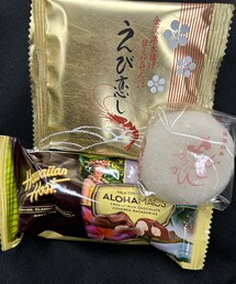 うさこのスウィーツ同盟会🦐🍫 | 職場のお土産♡社長がまたハワイ🌴🌺他にも色んな方から色々なお土産頂きました😋(その他)