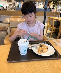 うさこのスウィーツ同盟会②👧🏻のおやつ🍪☕️ | キッズココア、チョコレートチャンクスコーン🍫ゴンチャのタピオカ🧋飲んだ後の人👧🏻全部完食、完飲😳(その他)