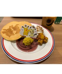 うさこのスウィーツ同盟会🥞 | 昨日👦🏻と街中へお買い物🛍PRONTO ピカチュウとミミッキュの"かげうち"さつま芋ナッツパンケーキ 税込1,870円 キーホルダー付き♡👧🏻にキーホルダー🎁喜んでた❣️🍠が甘かった😆甘すぎるのは苦手😅👦🏻は気に入ってた😋またアニアの恐竜🦖買わされた💦息子には甘々な👩🏾🦰(その他)