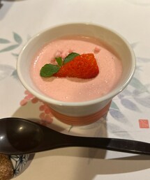 うさこのスウィーツ同盟会🍓🍮 | 母の古希お祝いと父の誕生日祝いのお食事会コースのデザートのいちごムース 父は本日誕生日です🎂🎉(ラッピングキット)