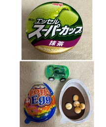 うさこのスウィーツ同盟会🍵🍨🍫🍪 | 昨日のおやつ 抹茶にハマってる👦🏻 スーパーカップの方が甘くて子供は食べやすい✨私はMOWの宇治抹茶の方が好き💕 DAISOでトイズエッグ🥚💚🚙チョロQ出て大喜びで遊んでた💚コーデとも偶然リンク😆 チョコはスプーン🥄で食べた😋(その他)