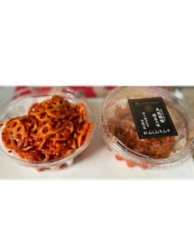 うさこのスウィーツ同盟会(∴) | 先日ロピアで買った大阪鶴橋の黄さんのれんこんキムチと白菜キムチ 蓋も見せたくて白菜キムチにれんこんの蓋してます😆 3点買うと安くなり、職場の親睦会で食べた山芋のキムチも購入。山芋美味しすぎてすぐなくなった🫥(ラッピングキット)