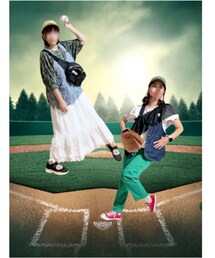 グリーン・レディ💚 | グリーン&デニムベストリンク🔗で投手&捕手のバッテリー組んでもらったよ😆私手首つりそう😂さりちゃんサウスポーだった😳で勝手にグリーン・レディ結成😆                  S(サリー)&K(ケイ)20代ユニット🎤🎶 デビュー記念の始球式かな⚾️始球式興味あったから念願叶い嬉しい♡いつか私も投げれるよう練習しとこ⚾️(ポスター/アート)