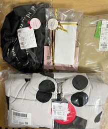 みーたんからの素敵なプレゼント💝 | 👦🏻にダウンジャケット、👧🏻にパーカー、お姉ちゃんからキーホルダーのお礼に譲り受けたniko and... のショルダーバッグ、👩🏽に入浴剤、お手紙💌を頂きました🥺💕みーたんハンドメイドイヤリング、ピアスも大切な宝物💝(ラッピングキット)