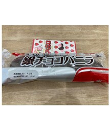 うさこのスウィーツ同盟会♡ | この地域でチョコパンと言えばPascoの銀チョコバニラ❗️昔からよく食べてた😋 パリっとチョコがけに中にバニラクリーム🤤 アポロ🍓🍫はまた今度食べます😆(その他)