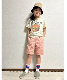 リンリンコーデ👧🏻 | リンリンも靴VANSのスリッポン バケハは👦🏻の借りたからちょっと浮いてる🤭 けんけんママなっちゃんに会った時いただいた🍓ゴムしてるよ🎶(ラッピングキット)