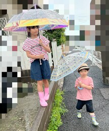 👧🏻👦🏻雨の日コーデ☔️👢 | 歯医者🦷帰り☔️ たまたま👧🏻👦🏻色味リンク❓👧🏻前だけﾀｯｸｲﾝ好き😆 水溜まりでビチャビチャ遊んで👦🏻🧦びしょ濡れ⤵︎ ⤵︎(その他)