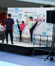 あすかの宅スト宅トレ🤸♂️ | 収録中は撮影禁止だったので収録後のY字バランスの寺本明日香ちゃんと杉野たかあき選手✨️NHK➕で全国の方視聴可能な見逃し配信中💡レンレンも私もどアップで映ってた😅 まるっと!▽泥沼オンラインカジノ ▽豊川市をショート動画で旅する https://plus.nhk.jp/watch/st/230_g1_2025071440274(その他)